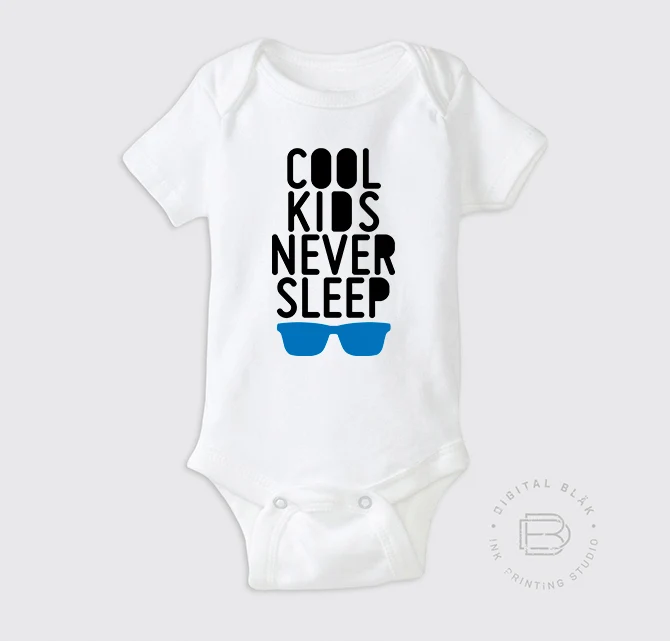 COOL KIDS NERVER SLEEP Pañalero