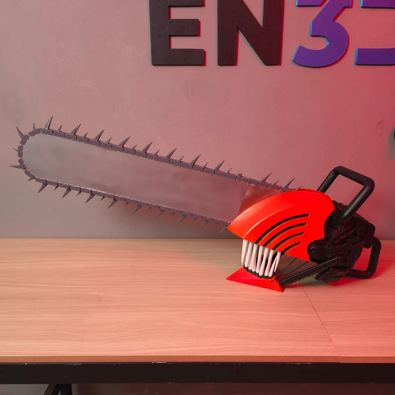 Casco de Chainsaw Man con sierra frontal removible